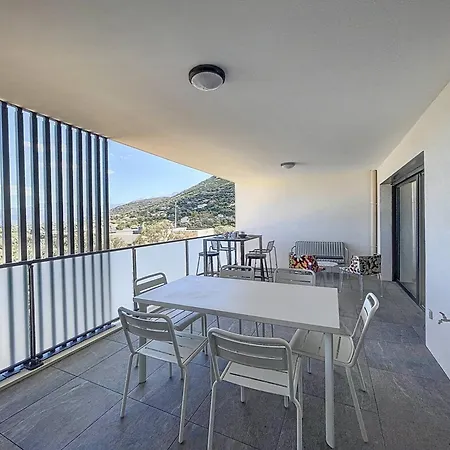 Grand Avec Terrasse Et Piscine A Calvi - Fr-1-719-33 *